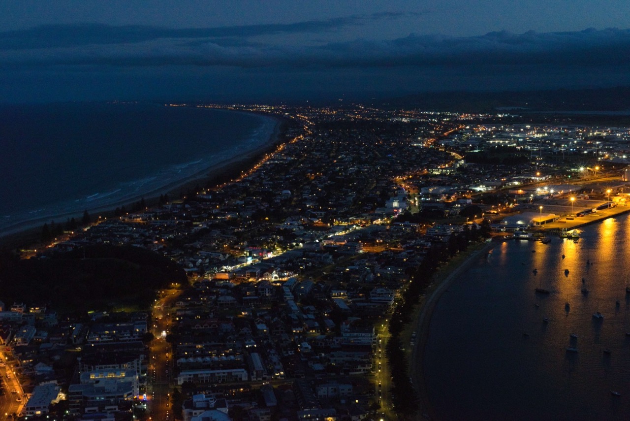 芒格努伊山顶上的夜景